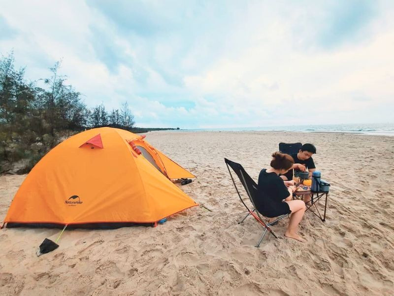 Khu camping tự do tại bãi Cỏ May