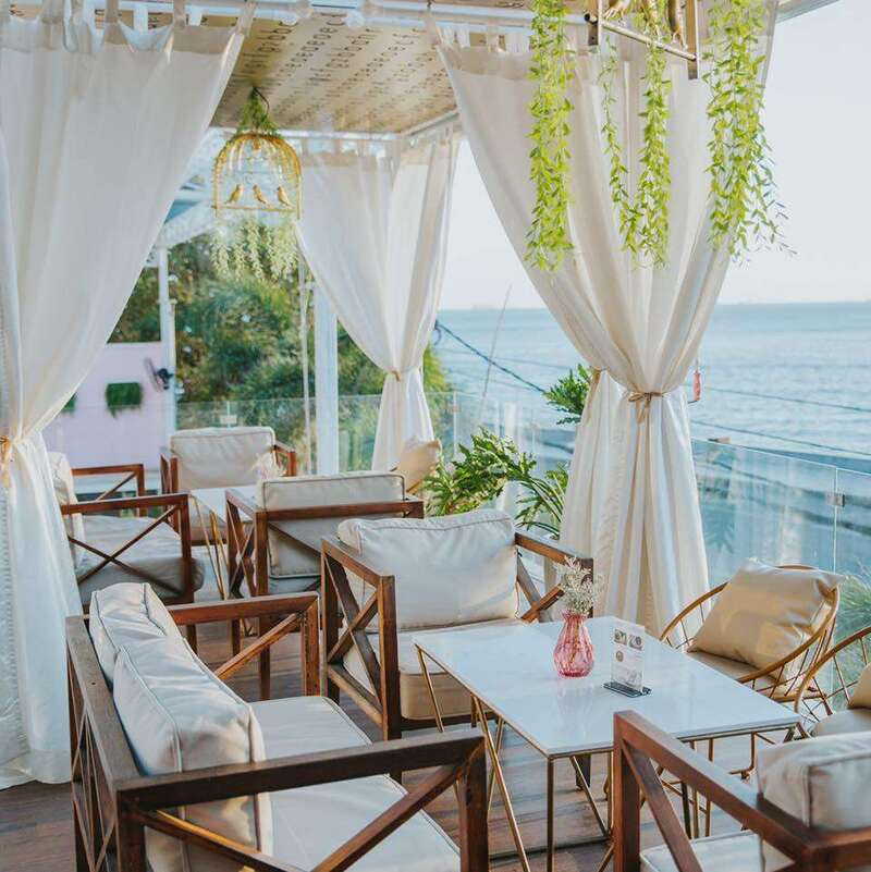 Ngắm view biển cực đẹp tại Gazebo Beach Front Lounge Cafe
