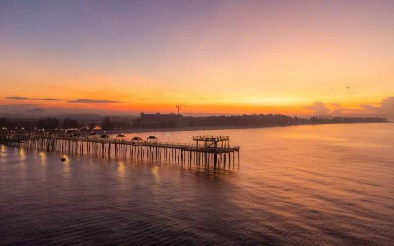 Cầu ngắm biển Hamptons Pier Hồ Tràm tuyệt đẹp dưới ánh hoàng hôn