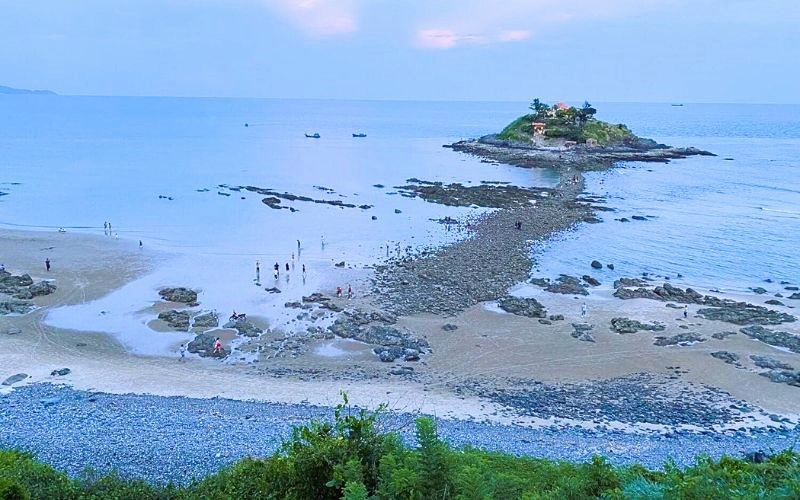 Chiêm ngưỡng con đường độc đáo dẫn ra đảo