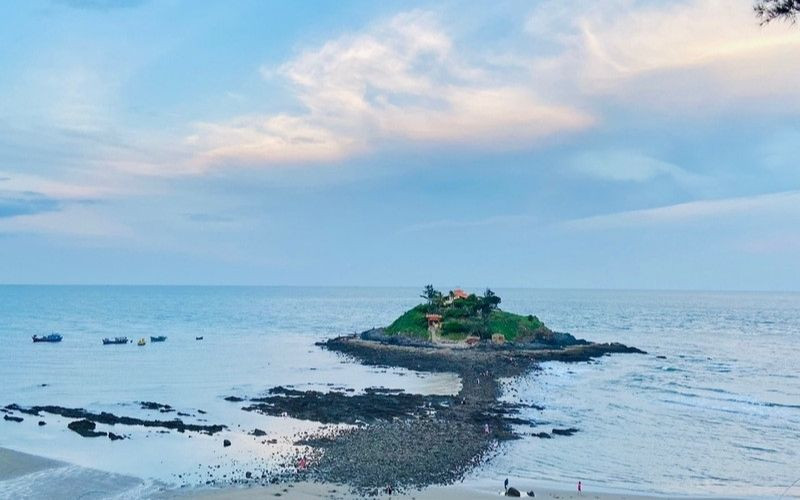 Con đường giữa biển độc đáo dẫn ra đảo Hòn Bà Vũng Tàu Con đường giữa biển độc đáo dẫn ra đảo Hòn Bà Vũng Tàu