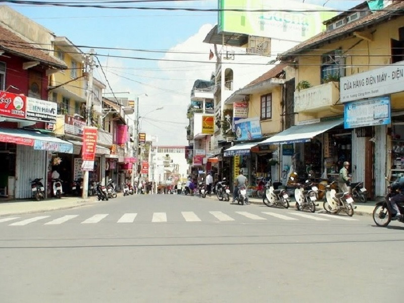 Điểm danh những khu phố Tây nổi tiếng ở Việt Nam - ảnh 