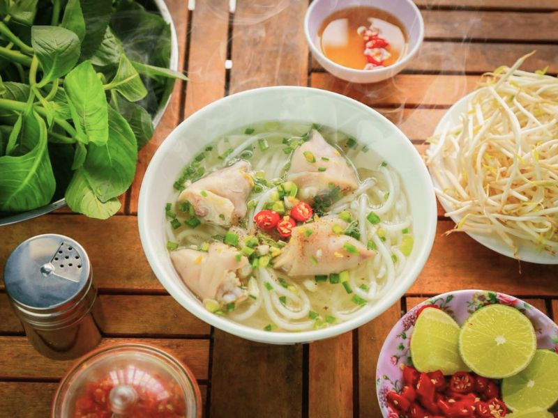 Thưởng thức bánh canh Trảng Bàng