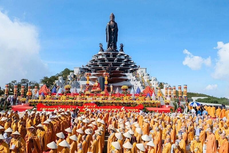 Du xuân Núi Bà Đen và khám phá không khí lễ hội đầu năm