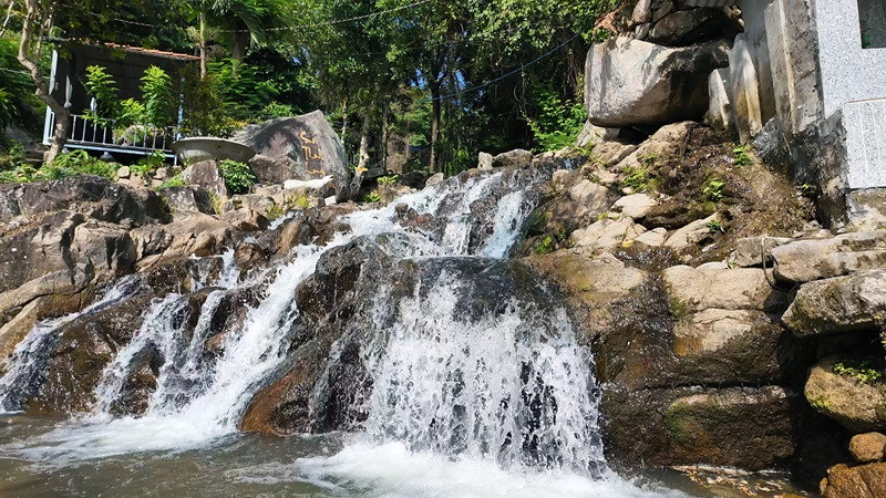 Suối Thanh Long nơi vui chơi được yêu thích vào mỗi dịp cuối tuần