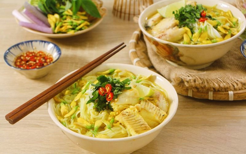 Tô bún cá được bày biện khéo léo, đầy bắt mắt