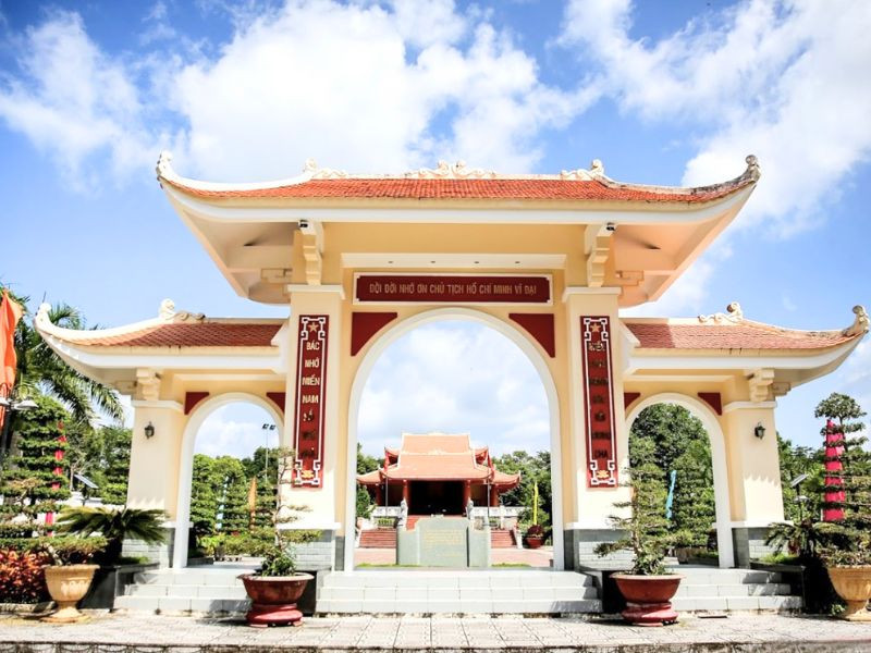 Bày tỏ lòng biết ơn với công lao vĩ đại của Bác Hồ