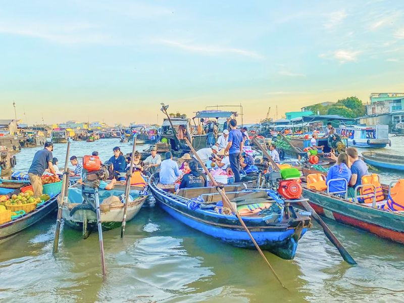 Chợ nổi Cái Răng sáng sớm
