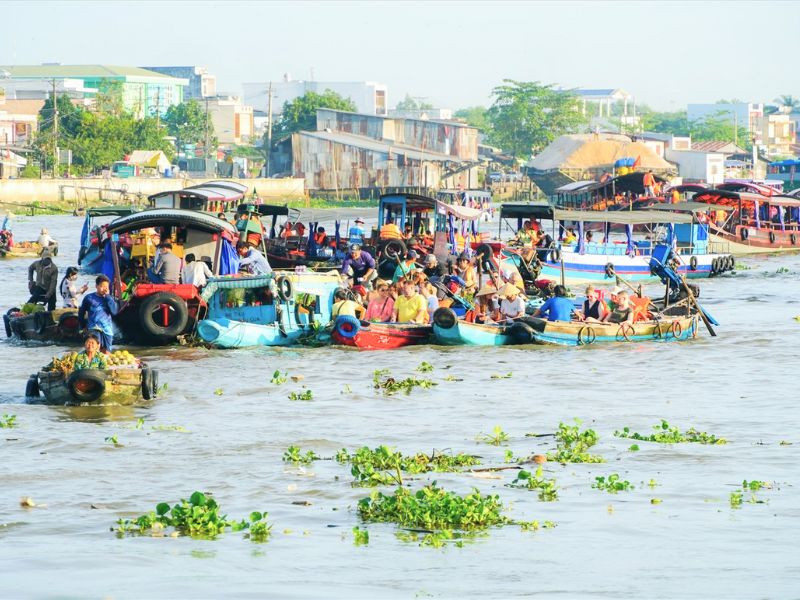 Khung cảnh chợ nổi Cái Răng vào buổi sáng sớm