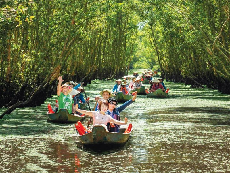 Hoạt động chèo xuồng ba lá miền Tây Hoạt động chèo xuồng ba lá miền Tây
