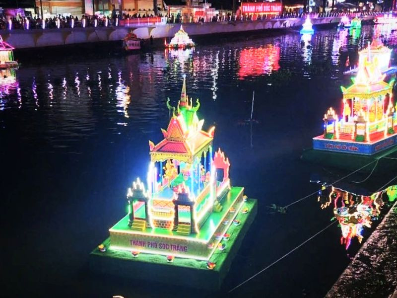 Trải nghiệm thả đèn nước Trải nghiệm thả đèn nước