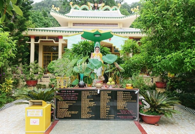 Không gian thanh tịnh tại chùa Sư Muôn Phú Quốc