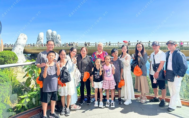 Đoàn tour hè Đà Nẵng của nhà Đất Việt
