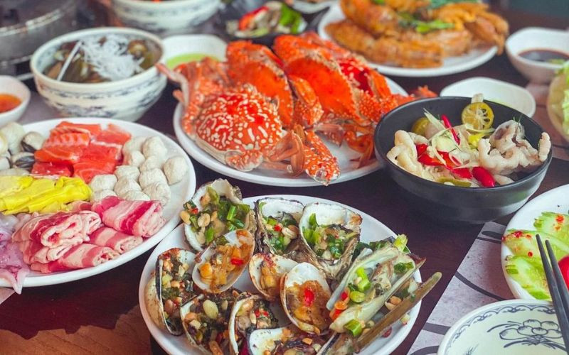 Đến biển thì không thể bỏ qua hải sản tươi ngon