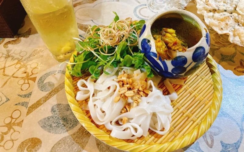 Du lịch Đà Nẵng mùa mưa thử ngay một tô mì Quảng cho ấm người