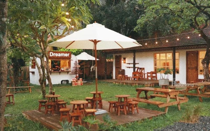 Thư giãn và ngắm mưa chill tại các quán cà phê ngày mưa
