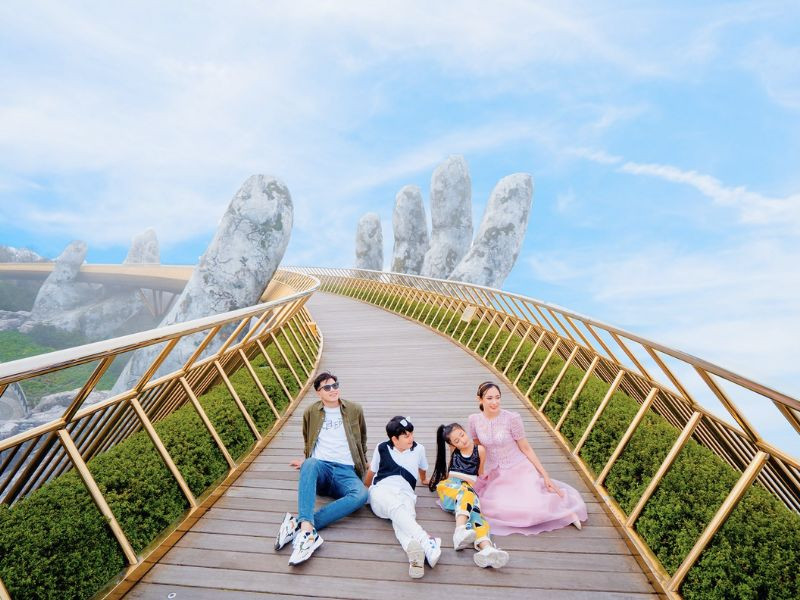 Check-in biểu tượng Cầu Vàng 