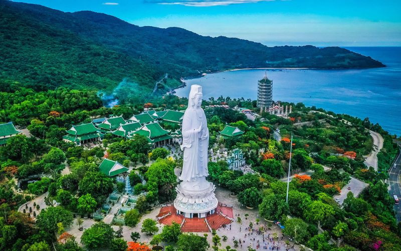 Tượng Quan Âm khổng lồ nức tiếng gần xa