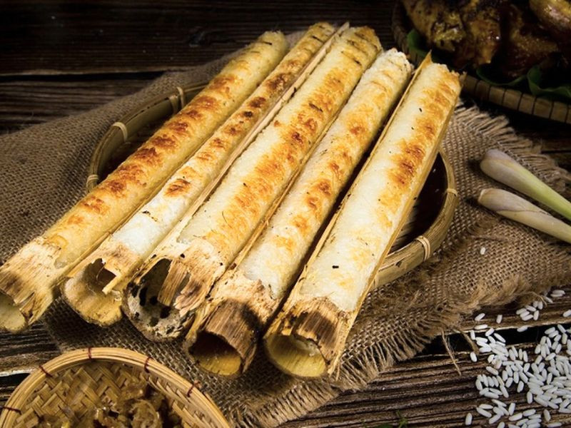 Cơm Lam nướng ống tre