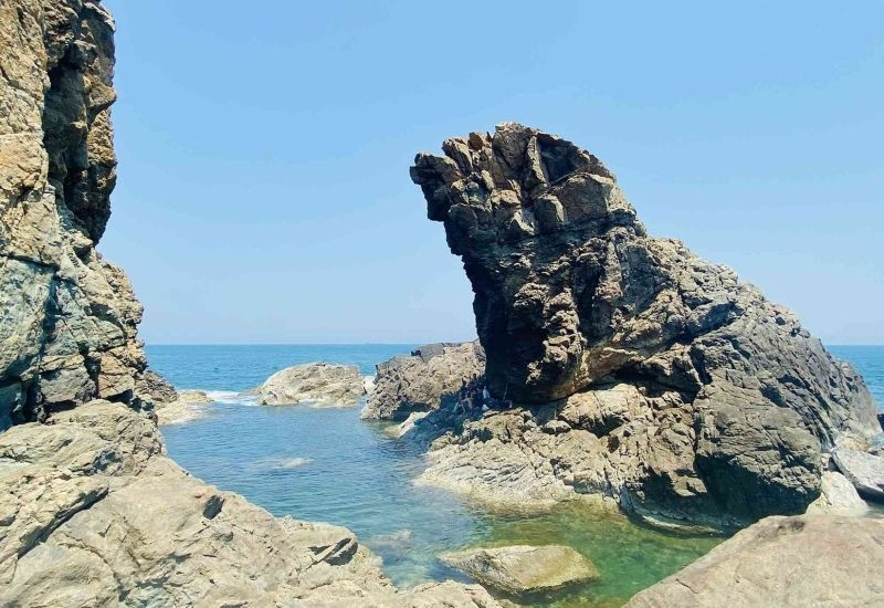Mỏm đá có hình thù giống đầu con Nghê tại Mũi Nghê Mỏm đá có hình thù giống đầu con Nghê tại Mũi Nghê