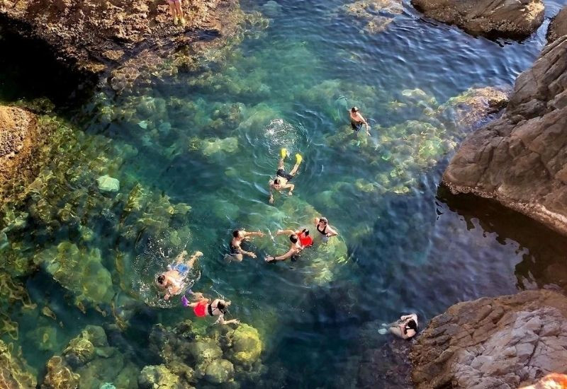 Nước biển tại Mũi Nghê rất trong xanh và tươi mát Nước biển tại Mũi Nghê rất trong xanh và tươi mát