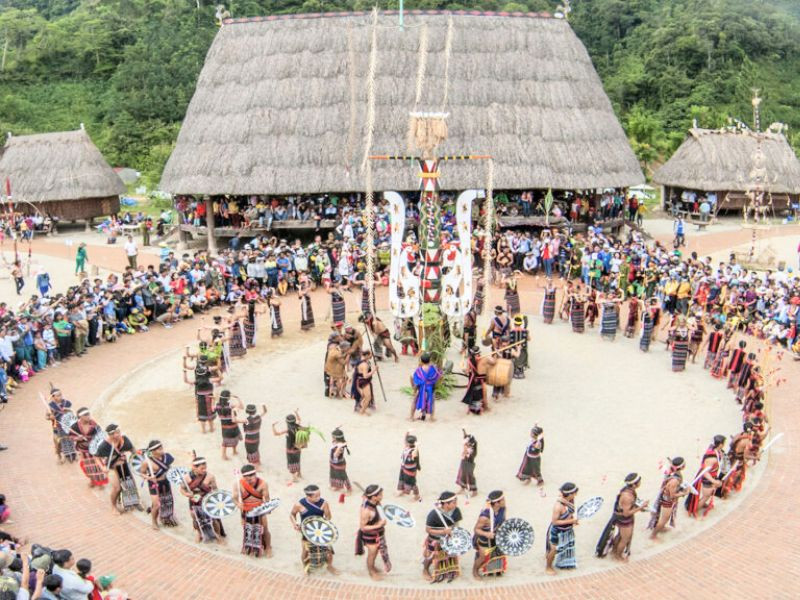 Tham gia múa tâng tung da dá 