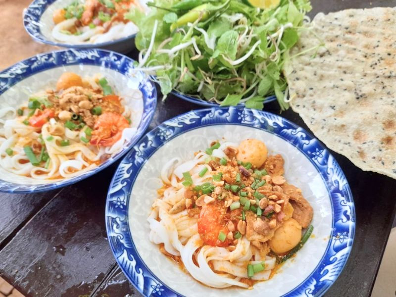 Thưởng thức Mì Quảng ở Hội An 