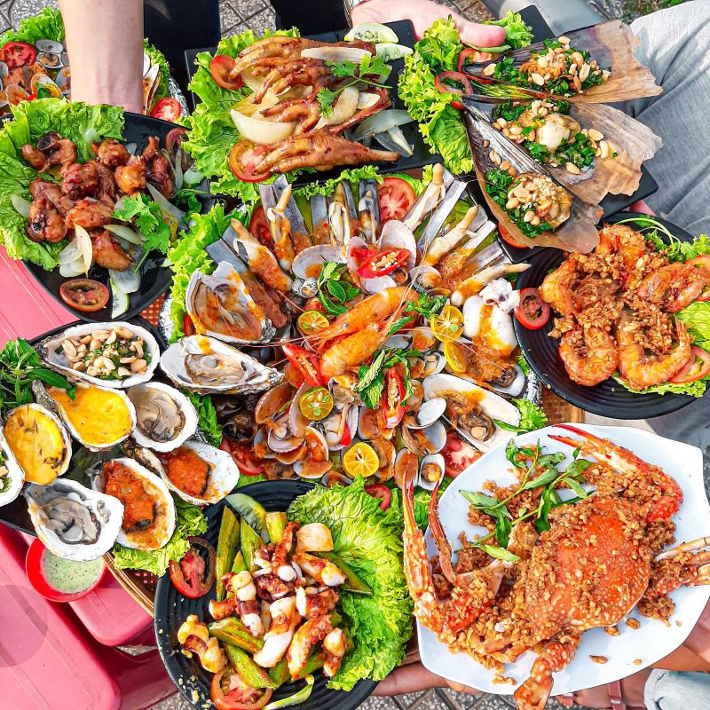 Thưởng thức bữa tiệc hải sản tươi ngon tại đảo Bình Hưng