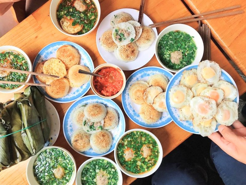 Bánh căn trứng - món ăn đường phố gây thương nhớ