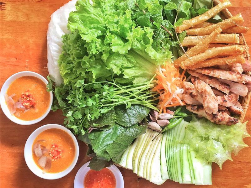 Thưởng thức nem nướng Ninh Hòa - đặc sản Khánh Hòa