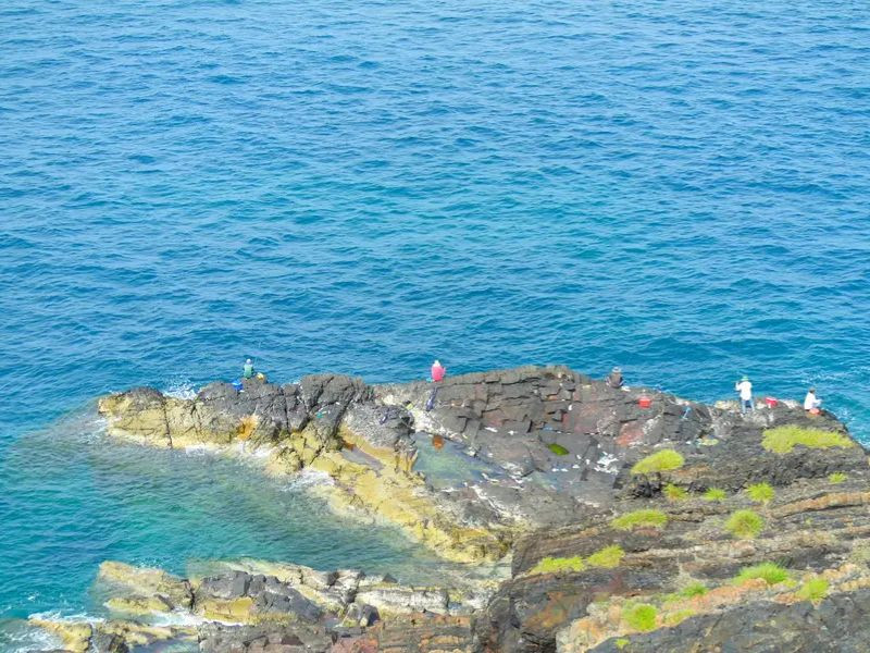 Màu nước biển trong xanh, mát rượi của Hòn Mỹ Giang Nha Trang Khánh Hòa