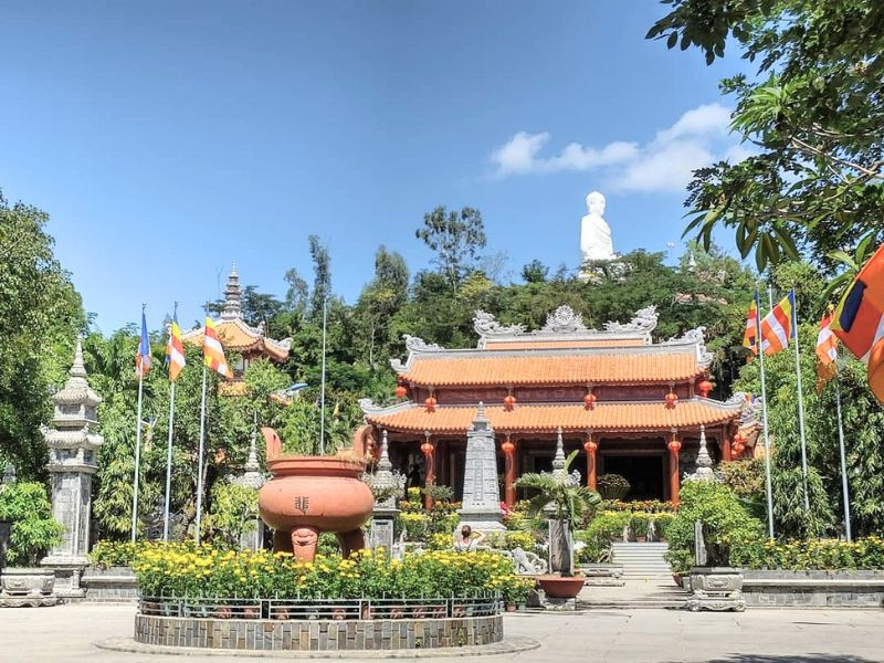 Khám phá chùa Long Sơn