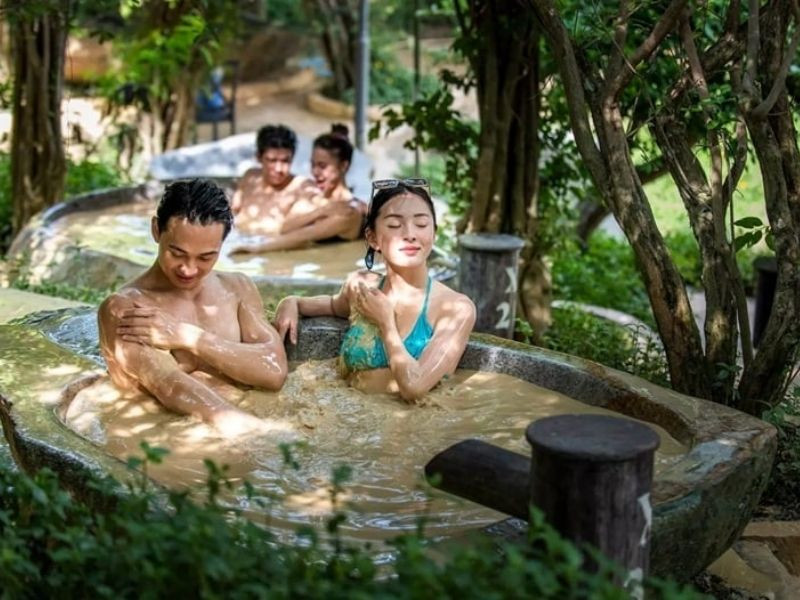 Tận hưởng phút thư thái với bùn khoáng Tháp Bà 