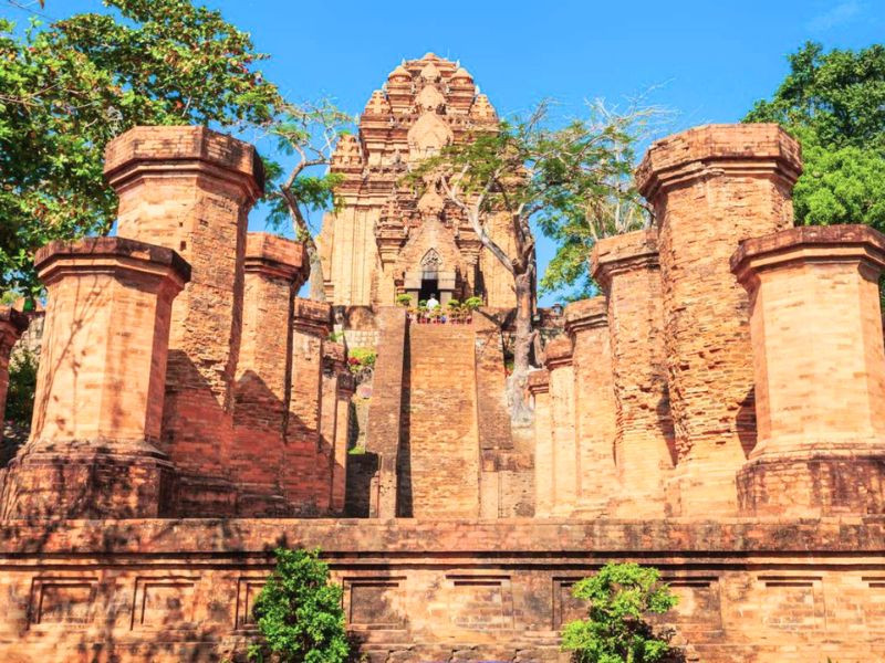 Tháp Bà Ponagar – Dấu ấn văn hóa Chăm Pa cổ