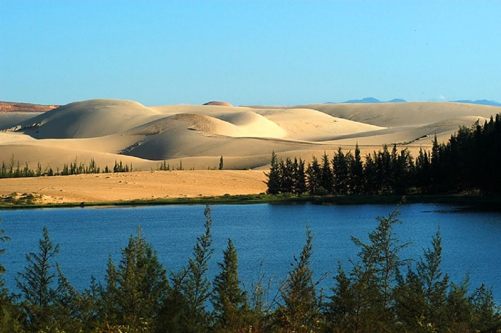 Bàu cát trắng Phan Thiết - "Tiểu Sa mạc" của Việt Nam Bàu cát trắng Phan Thiết - "Tiểu Sa mạc" của Việt Nam