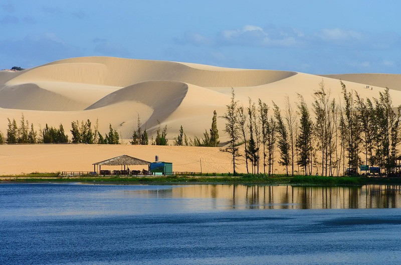 Khám phá Bàu Trắng nổi tiếng Phan Thiết 