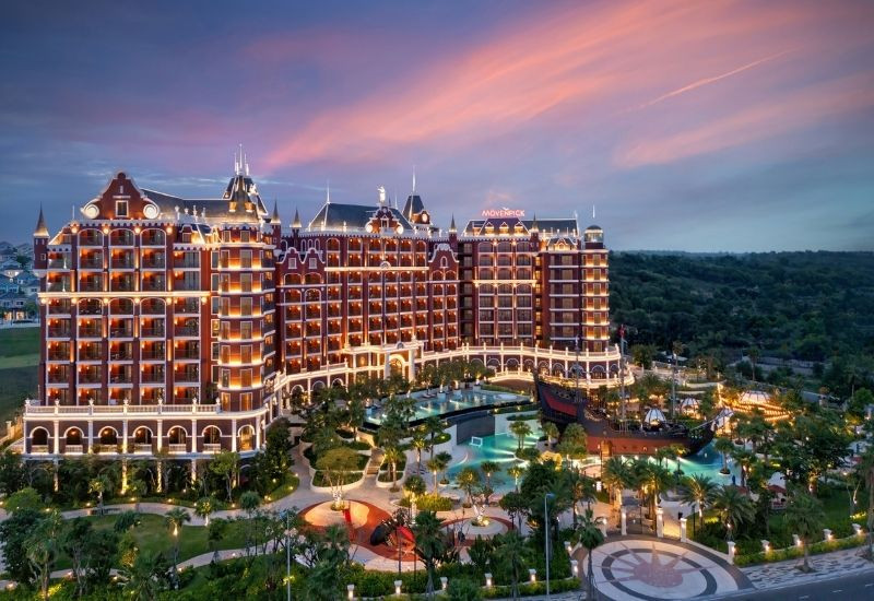 Mövenpick Phan Thiết thiết kế lâu đài Port Royal phong cách Caribe 5 sao 