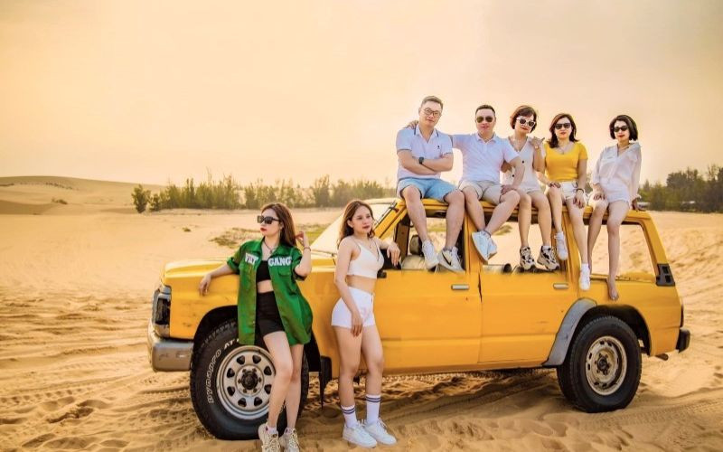 Nhập vai tay đua “phóng ga” trên đồi cát