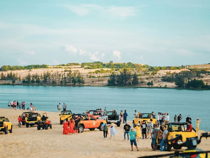 Tham quan Bàu Trắng Tham quan Bàu Trắng