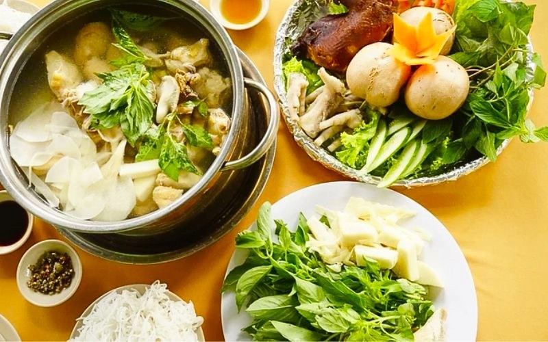 Chọn đúng quán lẩu gà lá é Phú Yên rất quan trọng
