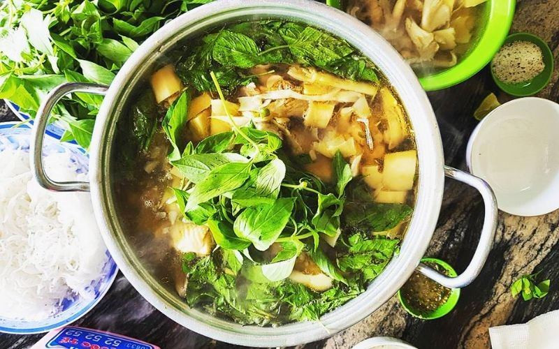 Lá é không nên để lâu trong nước lẩu sôi 