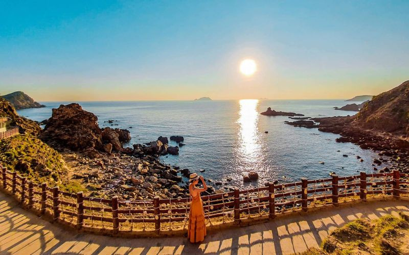 Check-in cung đường nổi tiếng tại Eo Gió 