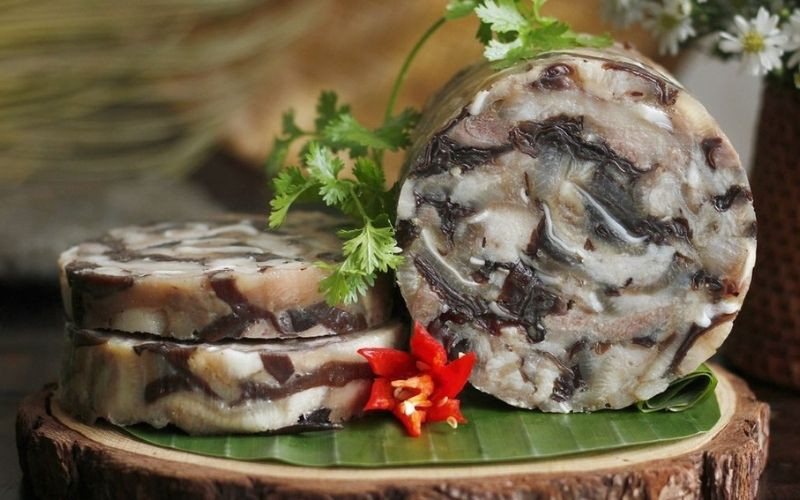 Giò thủ Huế - đặc sản miền Trung dễ mua về làm quà Tết Giò thủ Huế - đặc sản miền Trung dễ mua về làm quà Tết