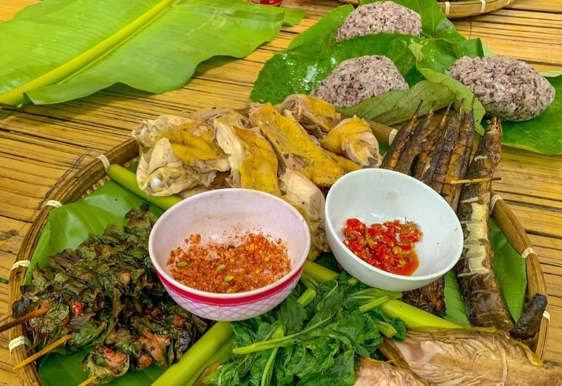 Thưởng thức đặc sản bản địa với nhiều món hấp dẫn Thưởng thức đặc sản bản địa với nhiều món hấp dẫn