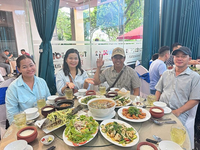 Nên chọn tour du lịch miền Trung để biết những quán địa phương