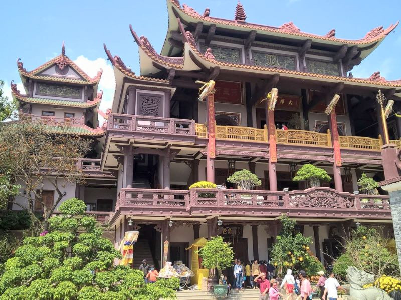 Chùa Thiên Hưng với khung cảnh thanh tịnh, cổ kính 