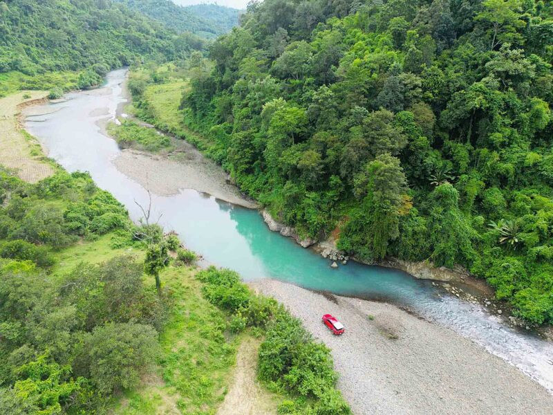 Vẻ đẹp hoang sơ của suối La Ngâu