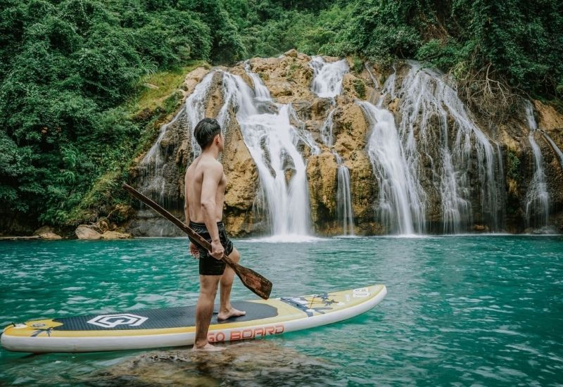 Dòng nước trong xanh tại Thác Tà Puồng Dòng nước trong xanh tại Thác Tà Puồng