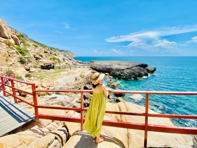 Tuyệt tác của thiên nhiên ban tặng - Hang Rái