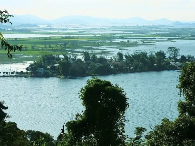  Hồ Lắk đầy thơ mộng